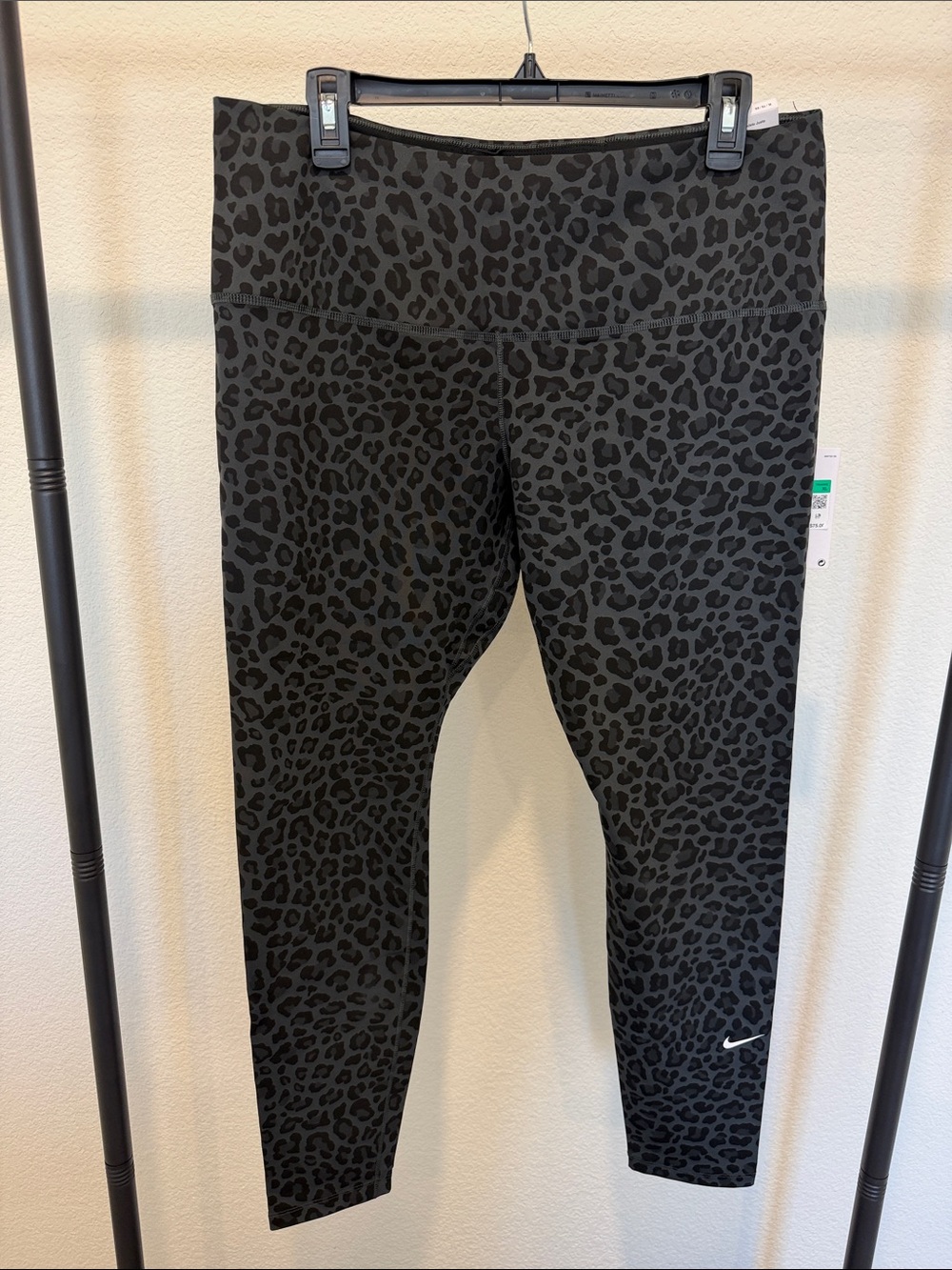 Nike Women's Black Leopard-Print Leggings